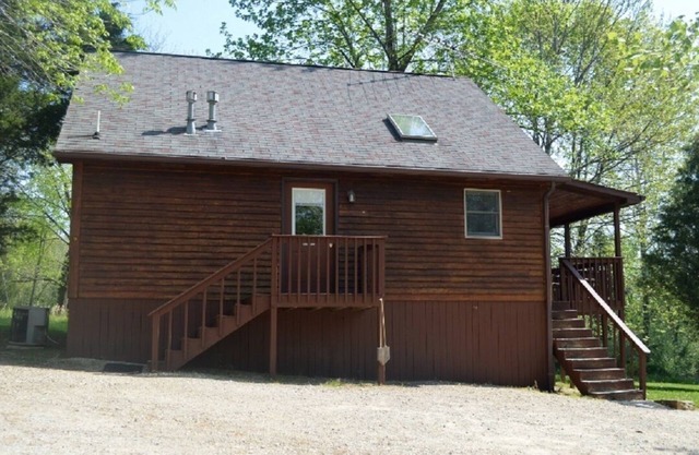 Optimum Cabin 9 with Jacuzzi and HOT TUB on Patoka Lake in Southern Indiana