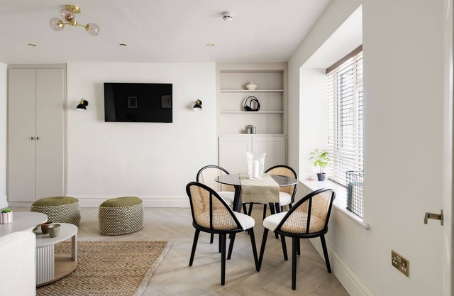 Opulent 2-bed Retreat with Garden