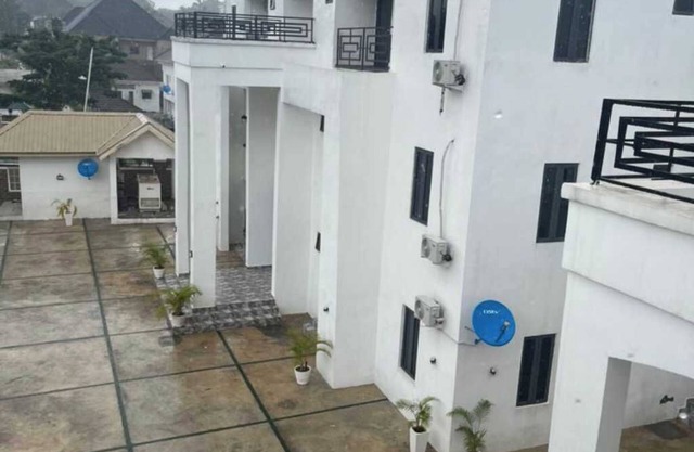 Opulent Comfort in Abuja’ Power Hub 2-bedroom apartment Abuja Presidential Villa