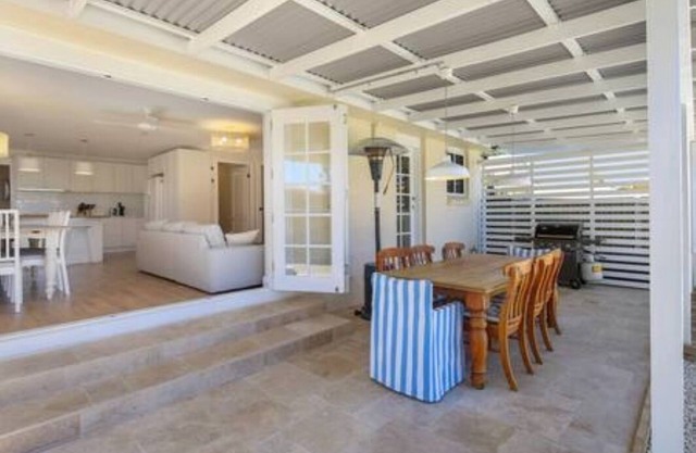 ORANGE LODGE - BEAUTIFUL HOME A FEW BLOCKS FROM TOWN