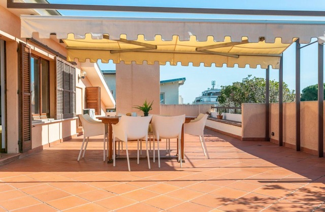 ORANGE RESIDENCES - PENTHOUSE A FEW STEPS FROM THE SEA
