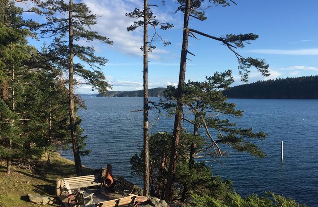 Orcas Island Waterfront Home, Spectacular Views & Wildlife, Privately Sleeps 6