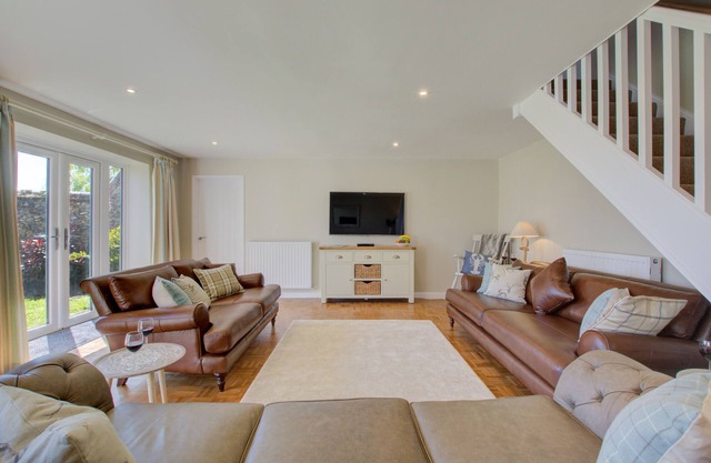 Orchard Barn - Four Bedroom House, Sleeps 8
