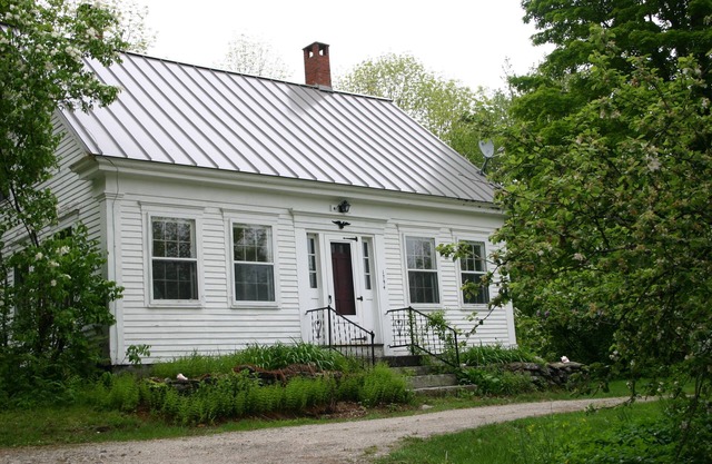 Orchard Hill Farmhouse c. 1794: Between the Atlantic Coast and the White Mts.