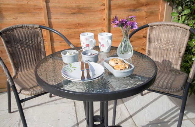 Orchards Apartment - 1 bedroom apartment with parking and garden