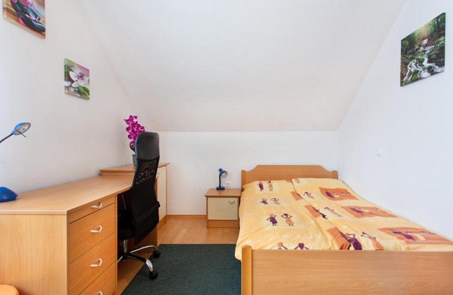 Orchid room for 2, Skylight room for 2