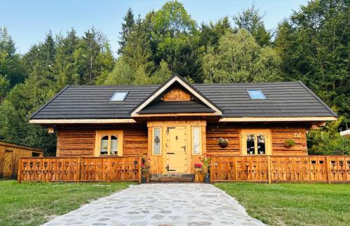 Oskarówka domek w górach na odludziu z jacuzzi i sauną - kominek i Netflix