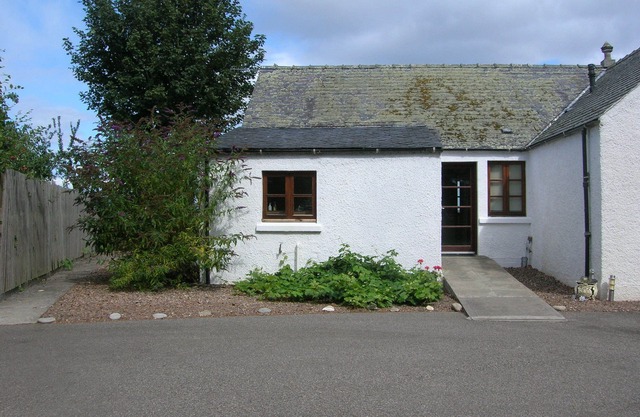 Osprey Cottage - situated in a convenient but peaceful location