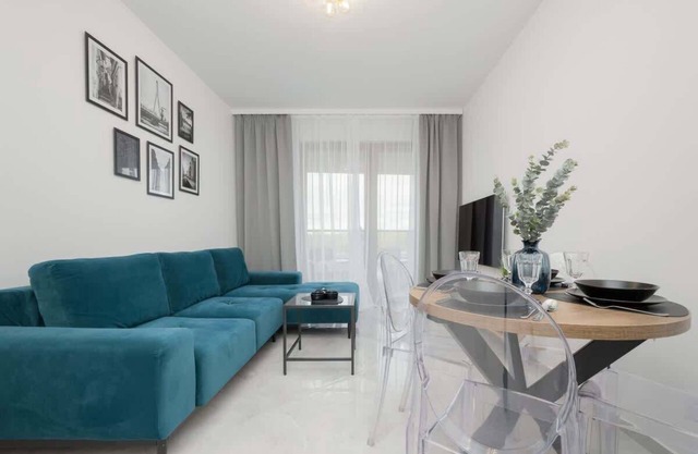 Ostroroga 21 | Modern Apartment | Parking