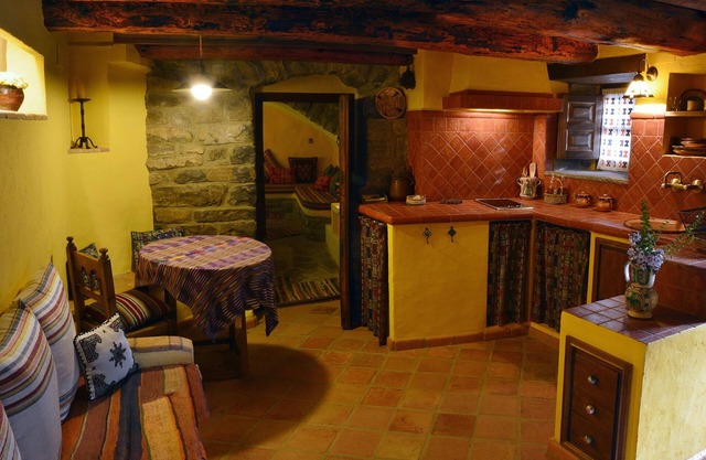 Oto: Stone house for 2 to 8 kms Ordesa National Park