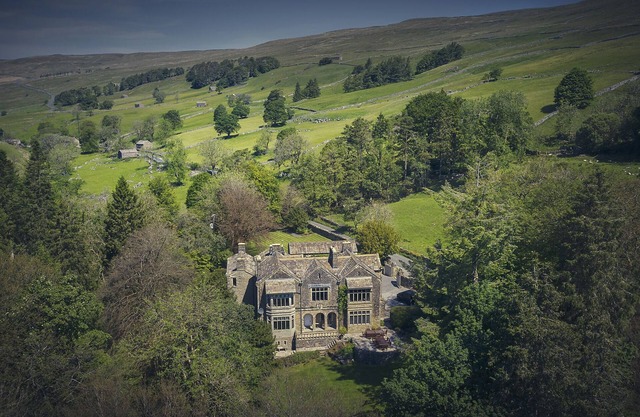OUGHTERSHAW HALL, pet friendly, luxury holiday cottage in Hawes