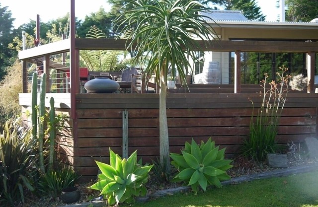 Our Tree house, private rural retreat .