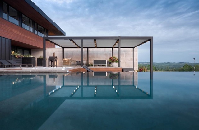 Out of this world LA inspired home near Thornbury with studio! 6bdrm 6bath!