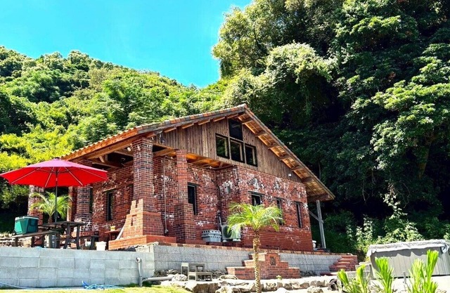 Outdoor experience on a small island in Hakata Bay! Enjoy the view of Fukuoka City from the outdoor Jacuzzi, relax your body and mind in the authentic tent sauna, and enjoy local food at the BBQ!