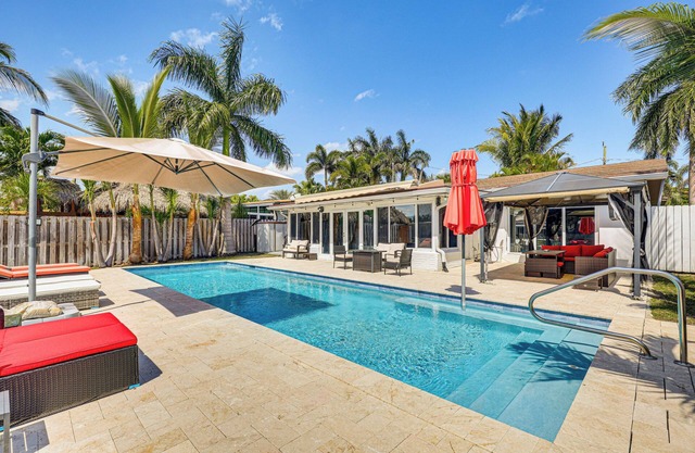 Outdoor Oasis w/Private Pool: Dania Beach Retreat