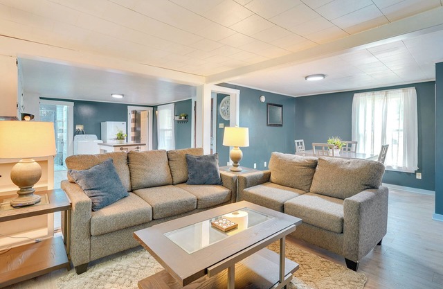 Outdoorsy Oasis w/Screened Porch in Claremont