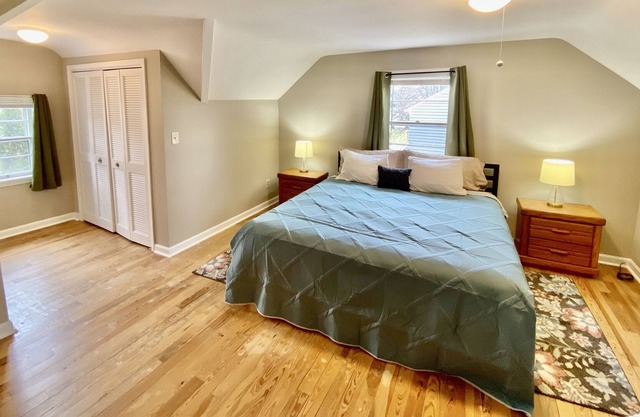 Outpatient Housing, Super Close to Cleveland Clinic, Fully Fenced-in Backyard