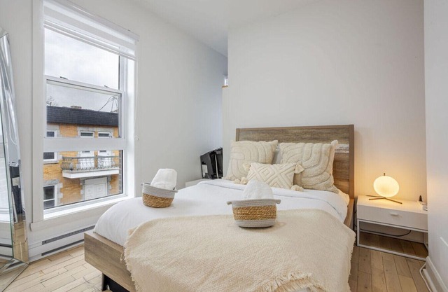 Outstanding 1BR |Downtown +steps to metro staion