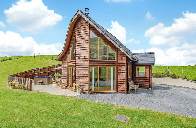 Outstanding open plan two storey lodge.