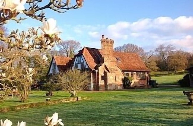 Outstanding Self Catering Cottage With Beautiful Gardens