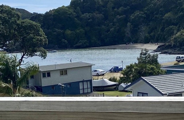 Overlooking beautiful Tutukaka Harbour. Only 100m from Pacific Bay beach