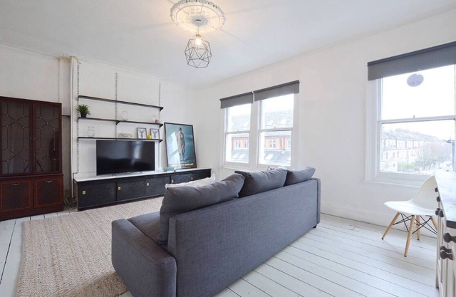 Oversize 1Bed Victorian Penthouse in Maida Vale