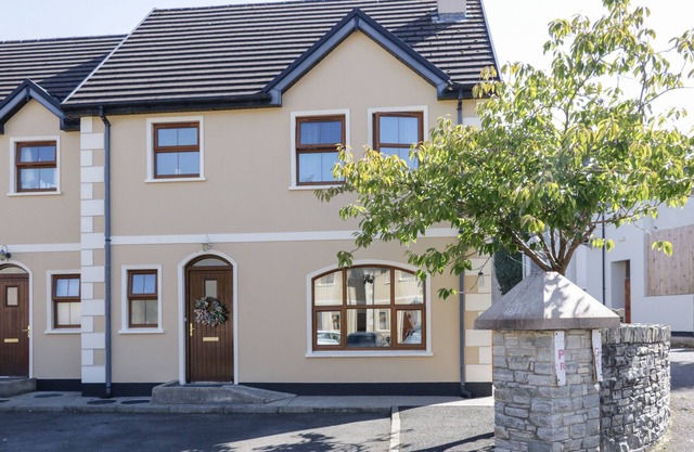 OWEN TUCKER VIEW HOUSE, pet friendly in Ardara, County Donegal