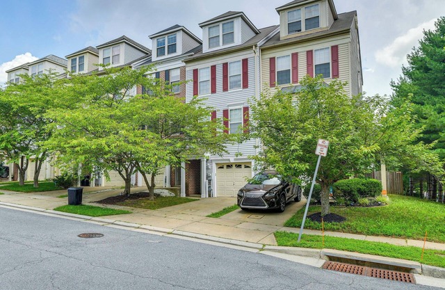 Owings Mills Townhouse: 8 Mi to Liberty Reservoir!