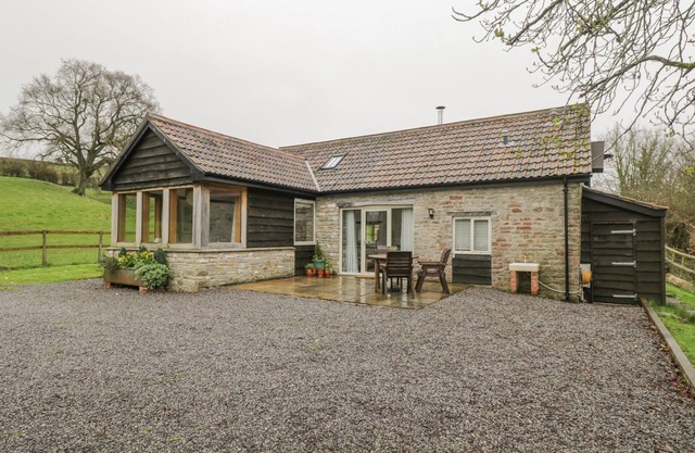 OXBARTON, family friendly, with open fire in Nempnett Thrubwell