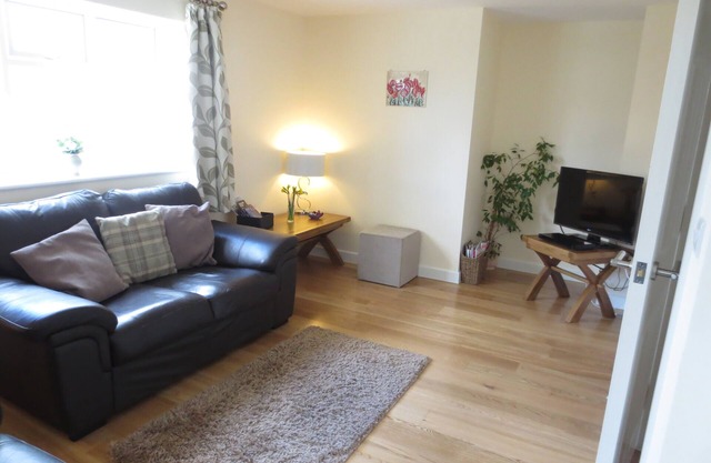Oxford Apartments 2 - Modern, beautiful Apartment fully furnished with parking