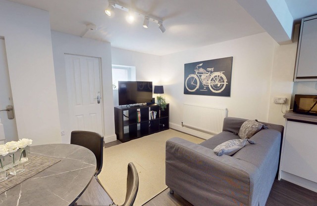 Oxford Bolthole | Oxford Holiday Let | 2 Beds & Sleeps 4