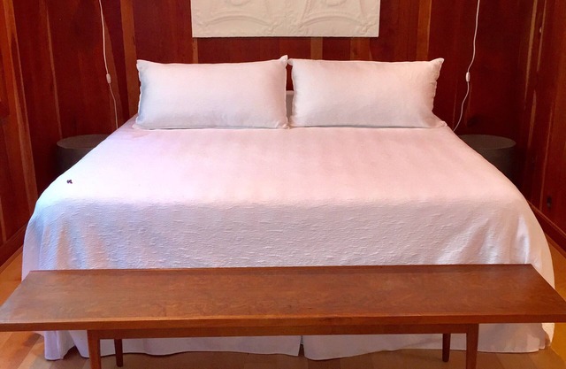 Oxford Retreat - 4B/4B Newly Renovated Cabin 15 Minutes From Downtown Oxford!