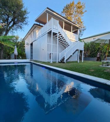 OXLEY Mineral Pool & Private Home suburbanSTAY