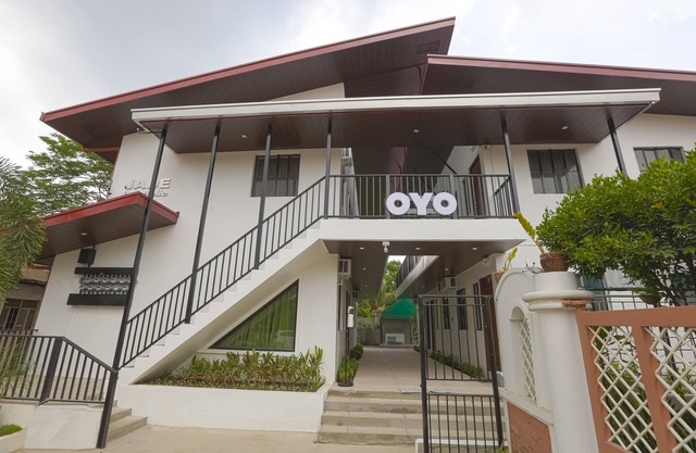 OYO 736 Jade Apartelle