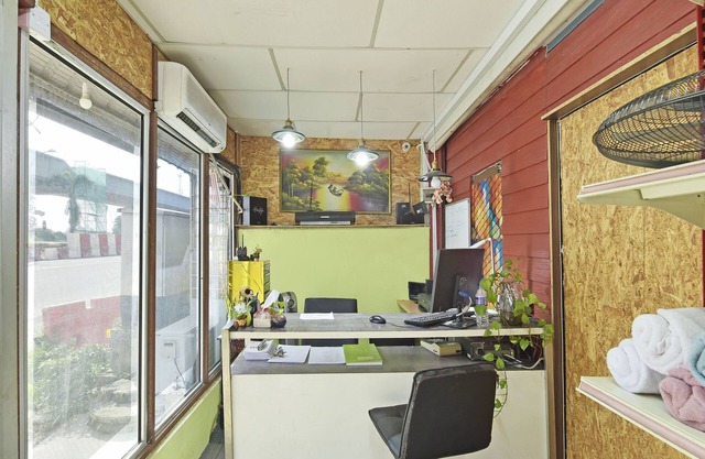 OYO 90535 Wakaf Bharu Inn