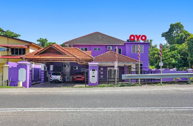 OYO 90873 Travellers Inn