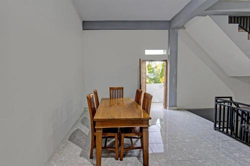 OYO 91210 Hotel J3