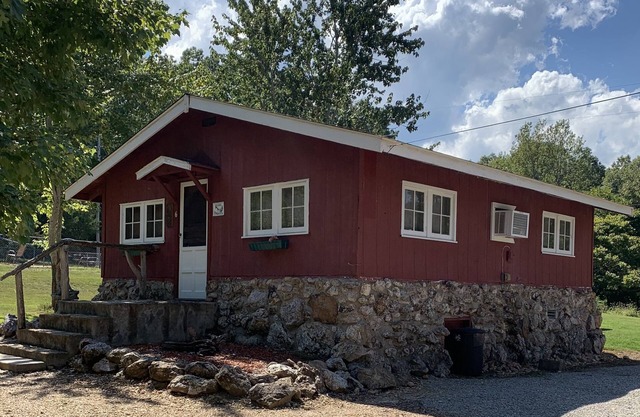 Ozark Rocky Hide a Way Cottage #6 with dock on Bull Shoals Lake