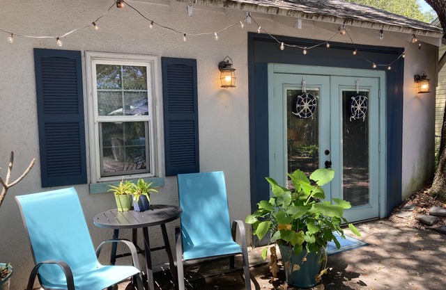 Ozona Guesthouse! 3 Blocks to Pinellas Trail, Brewery, Eats, & Dog Friendly!