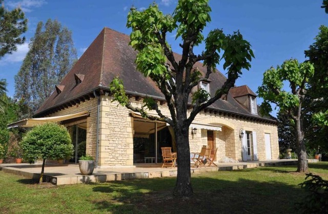 Périgord house comfort overlooking Sarlat in park