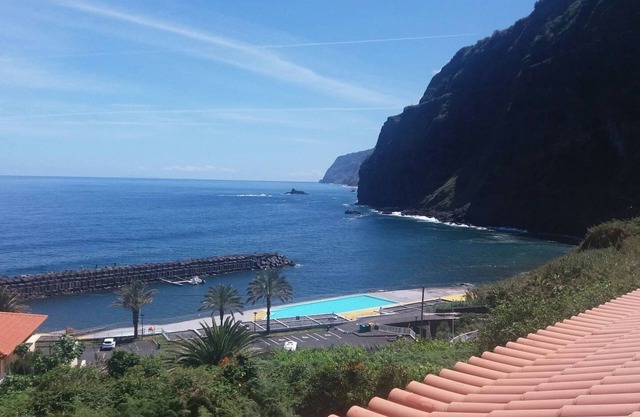 P Delgada 3-Bed House, Sleeps 6, Parking & SeaView