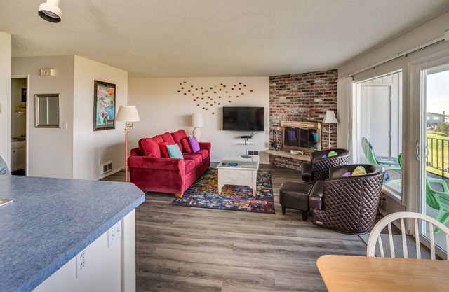 P451 2 Bedroom 1st Floor, stairs, No cleaning fees