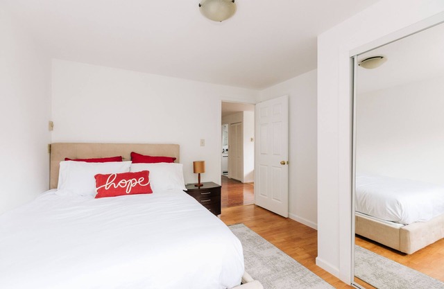 Pacific Northwest Living Guest House - 1 Bedroom + Loft with Queen Bed