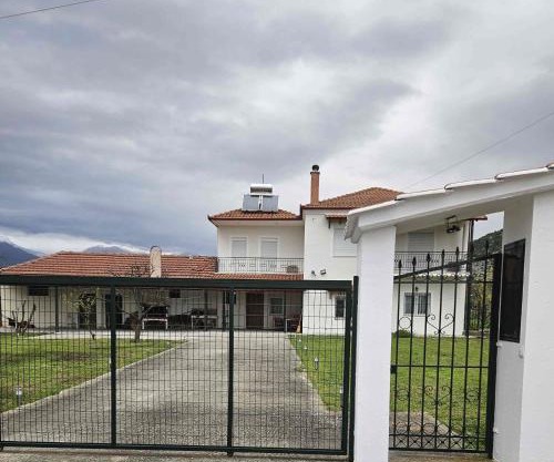 Paikos Townhouse, Hot Springs