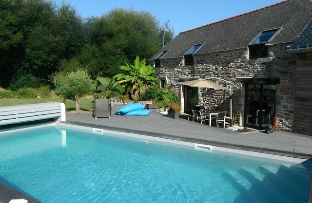 PAISIBLE impasse, private pool, not overlooked, SEA, 3000m2 COUNTRYSIDE.