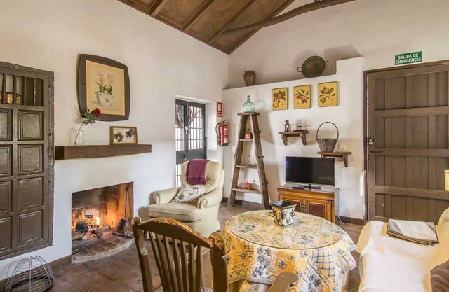 PAJAR, Beautiful rural house 20 minutes from Granada, ideal to enjoy as a couple