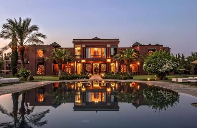 Palace 'Constantine', 13 suites, Ourika road
