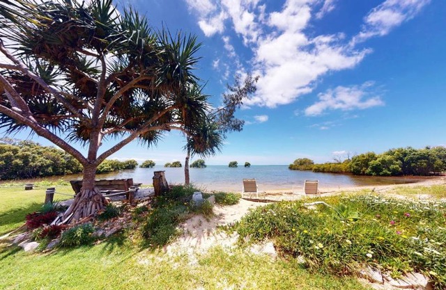 Palazzo on the Beach - Beachmere