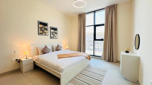 Palette Lavish Apartments at Concord tower with Rooftop Pool