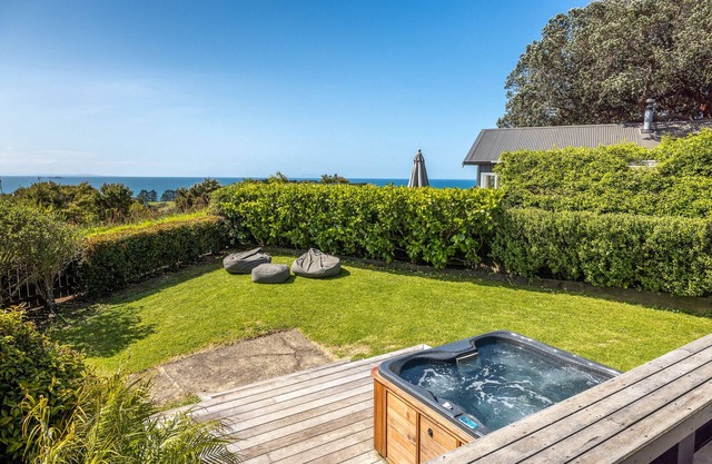 Palm Beach Panorama - perfect family holiday house with spa pool!